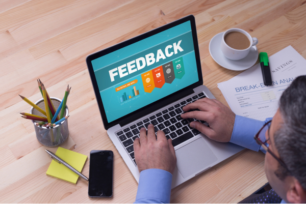Chức năng đánh giá, bình luận trên website