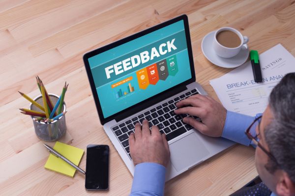 Chức năng đánh giá, bình luận trên website